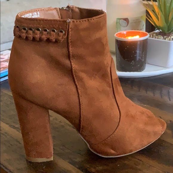 BAMBOO Shoes - Cognac open toe booties! 🧡
